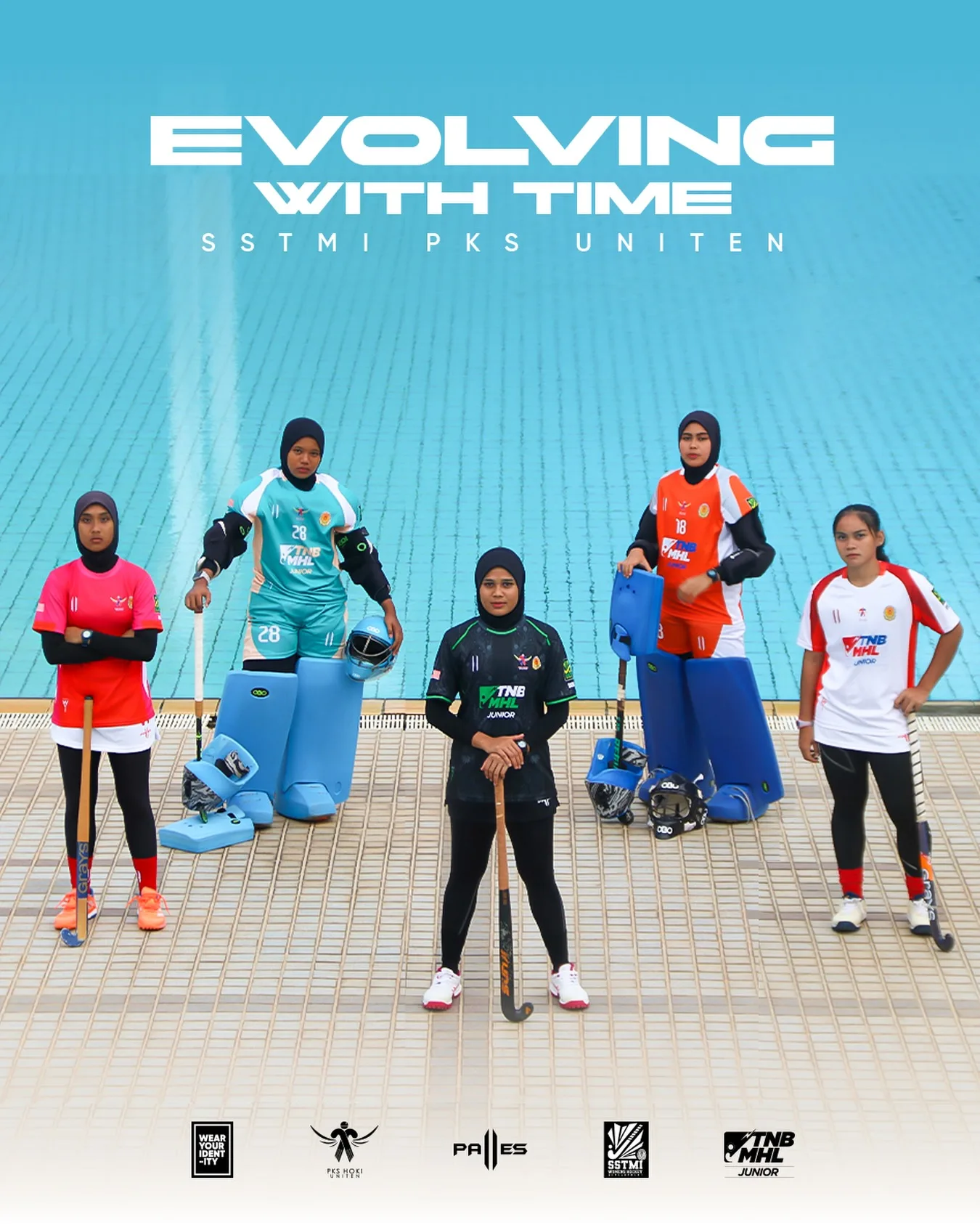 Eloving with time.

Time changes everything, but growth is a choice. We continue to evolve, learn, and improve, becoming stronger with every experience and every new chapter.

Get this new jersey of @sstmiwomenshockeydevelopment in our website store. 🌎

Now on sale!

#palles #sstmihockeyteam #wearyouridentity #ownyourstory #mjhl26